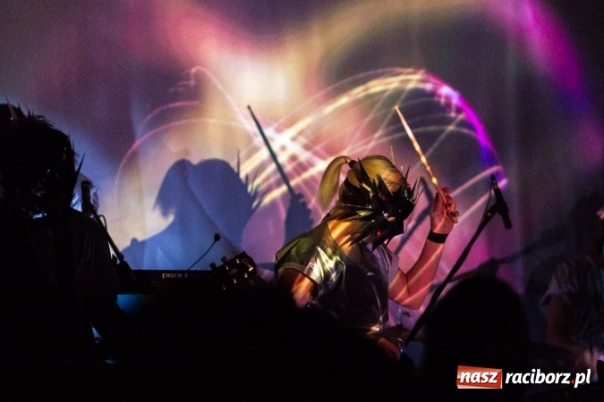 Zdjęcie w galerii na portalu naszraciborz.pl: Tajemnicza BOKKA zagrała na Przystanku Kulturalnym Koniec Świata wiadomości z regionu