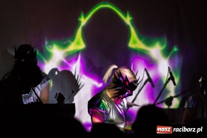 Zdjęcie w galerii na portalu naszraciborz.pl: Tajemnicza BOKKA zagrała na Przystanku Kulturalnym Koniec Świata wiadomości z regionu