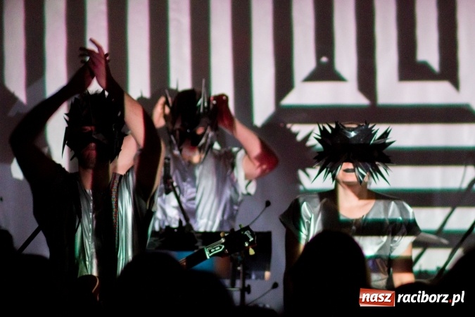 Zdjęcie w galerii na portalu naszraciborz.pl: Tajemnicza BOKKA zagrała na Przystanku Kulturalnym Koniec Świata wiadomości z regionu