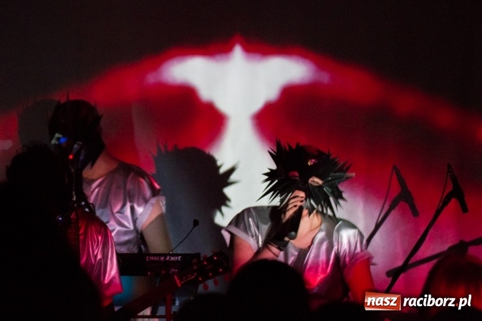 Zdjęcie w galerii na portalu naszraciborz.pl: Tajemnicza BOKKA zagrała na Przystanku Kulturalnym Koniec Świata wiadomości z regionu