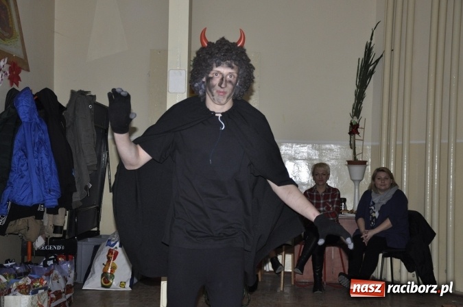 Zdjęcie w galerii na portalu naszraciborz.pl: Niech winy rodzic&oacute;w nie piętnują dzieci, czyli jak Mikołaj trafił za kratki wiadomości z regionu