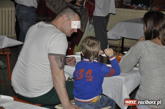 Zdjęcie w galerii na portalu naszraciborz.pl: Niech winy rodzic&oacute;w nie piętnują dzieci, czyli jak Mikołaj trafił za kratki wiadomości z regionu