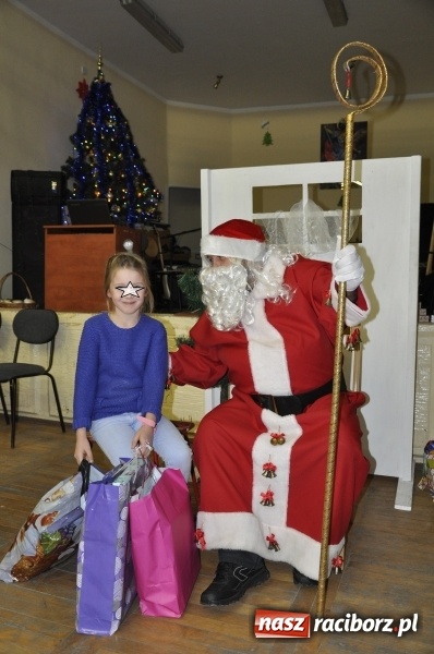 Zdjęcie w galerii na portalu naszraciborz.pl: Niech winy rodzic&oacute;w nie piętnują dzieci, czyli jak Mikołaj trafił za kratki wiadomości z regionu