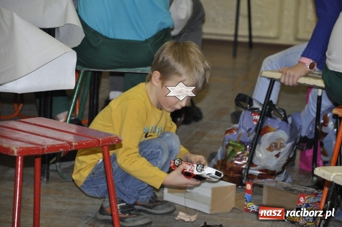 Zdjęcie w galerii na portalu naszraciborz.pl: Niech winy rodzic&oacute;w nie piętnują dzieci, czyli jak Mikołaj trafił za kratki wiadomości z regionu