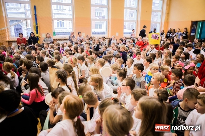Zdjęcie w galerii na portalu naszraciborz.pl: Podsumowanie akcji G&oacute;ra Grosza 2016 w SP13 wiadomości z regionu