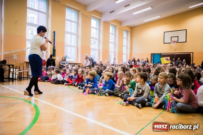 Zdjęcie w galerii na portalu naszraciborz.pl: Podsumowanie akcji G&oacute;ra Grosza 2016 w SP13 wiadomości z regionu