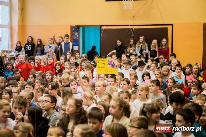 Zdjęcie w galerii na portalu naszraciborz.pl: Podsumowanie akcji G&oacute;ra Grosza 2016 w SP13 wiadomości z regionu