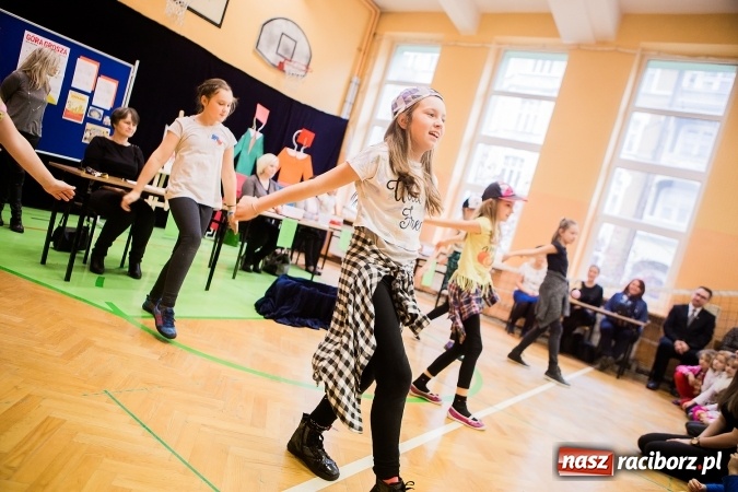 Zdjęcie w galerii na portalu naszraciborz.pl: Podsumowanie akcji G&oacute;ra Grosza 2016 w SP13 wiadomości z regionu