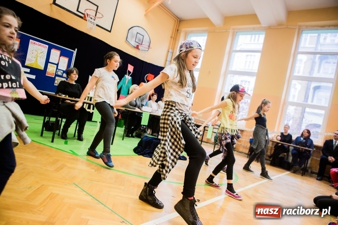 Zdjęcie w galerii na portalu naszraciborz.pl: Podsumowanie akcji G&oacute;ra Grosza 2016 w SP13 wiadomości z regionu