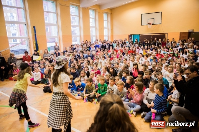 Zdjęcie w galerii na portalu naszraciborz.pl: Podsumowanie akcji G&oacute;ra Grosza 2016 w SP13 wiadomości z regionu