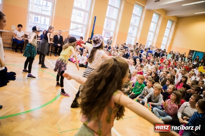 Zdjęcie w galerii na portalu naszraciborz.pl: Podsumowanie akcji G&oacute;ra Grosza 2016 w SP13 wiadomości z regionu