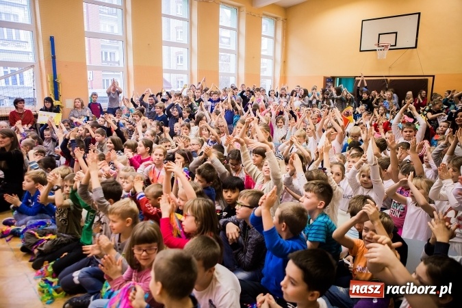 Zdjęcie w galerii na portalu naszraciborz.pl: Podsumowanie akcji G&oacute;ra Grosza 2016 w SP13 wiadomości z regionu