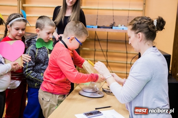 Zdjęcie w galerii na portalu naszraciborz.pl: Podsumowanie akcji G&oacute;ra Grosza 2016 w SP13 wiadomości z regionu