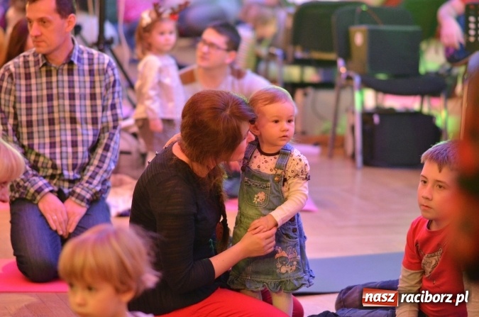 Zdjęcie w galerii na portalu naszraciborz.pl: Raciborskie maluchy znalazły się w świątecznej krainie dźwięku  wiadomości z regionu