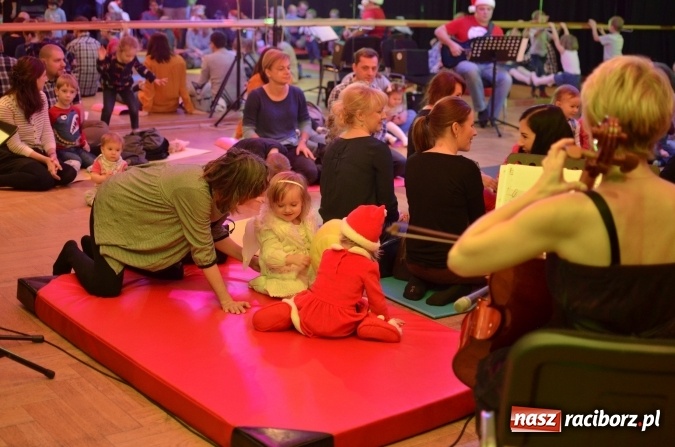 Zdjęcie w galerii na portalu naszraciborz.pl: Raciborskie maluchy znalazły się w świątecznej krainie dźwięku  wiadomości z regionu