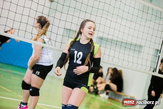 Zdjęcie w galerii na portalu naszraciborz.pl: Mistrzostwa Raciborza Szkół Gimnazjalnych w Dwójkach Siatkarskich Dziewcząt wiadomości z regionu