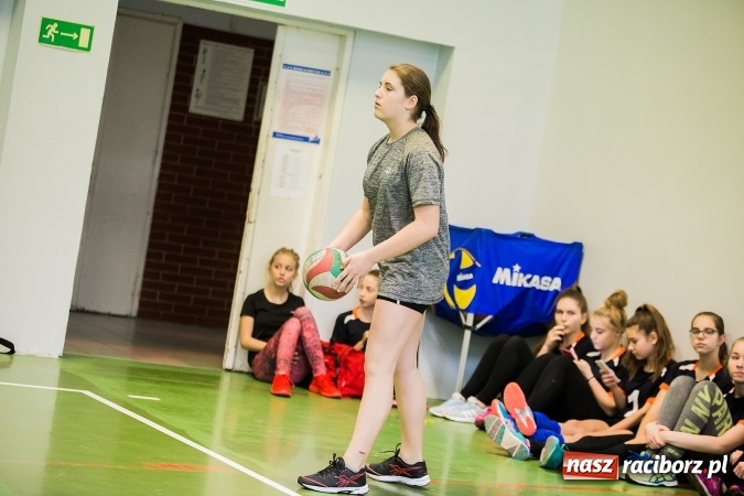 Zdjęcie w galerii na portalu naszraciborz.pl: Mistrzostwa Raciborza Szkół Gimnazjalnych w Dwójkach Siatkarskich Dziewcząt wiadomości z regionu