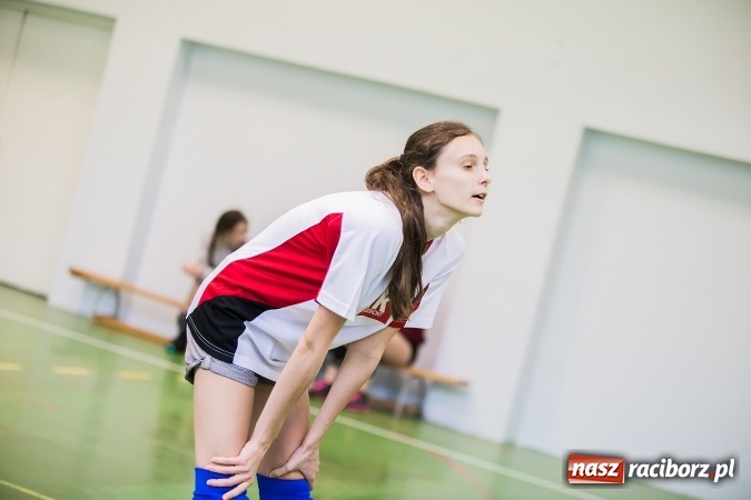 Zdjęcie w galerii na portalu naszraciborz.pl: Mistrzostwa Raciborza Szkół Gimnazjalnych w Dwójkach Siatkarskich Dziewcząt wiadomości z regionu