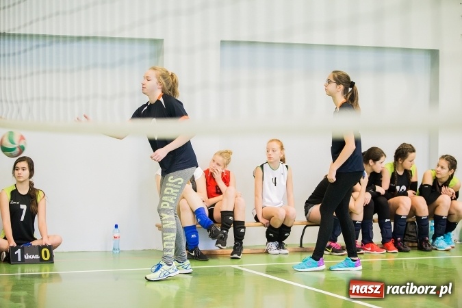 Zdjęcie w galerii na portalu naszraciborz.pl: Mistrzostwa Raciborza Szkół Gimnazjalnych w Dwójkach Siatkarskich Dziewcząt wiadomości z regionu