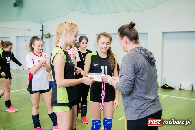 Zdjęcie w galerii na portalu naszraciborz.pl: Mistrzostwa Raciborza Szkół Gimnazjalnych w Dwójkach Siatkarskich Dziewcząt wiadomości z regionu