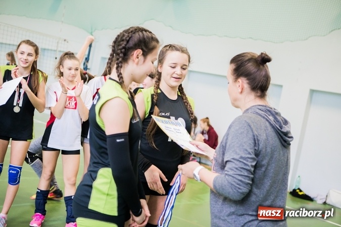 Zdjęcie w galerii na portalu naszraciborz.pl: Mistrzostwa Raciborza Szkół Gimnazjalnych w Dwójkach Siatkarskich Dziewcząt wiadomości z regionu