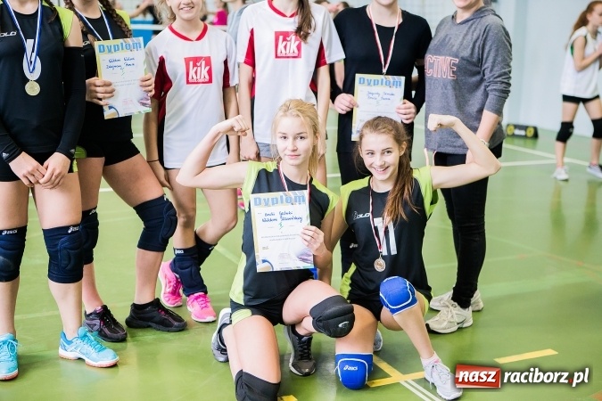 Zdjęcie w galerii na portalu naszraciborz.pl: Mistrzostwa Raciborza Szkół Gimnazjalnych w Dwójkach Siatkarskich Dziewcząt wiadomości z regionu