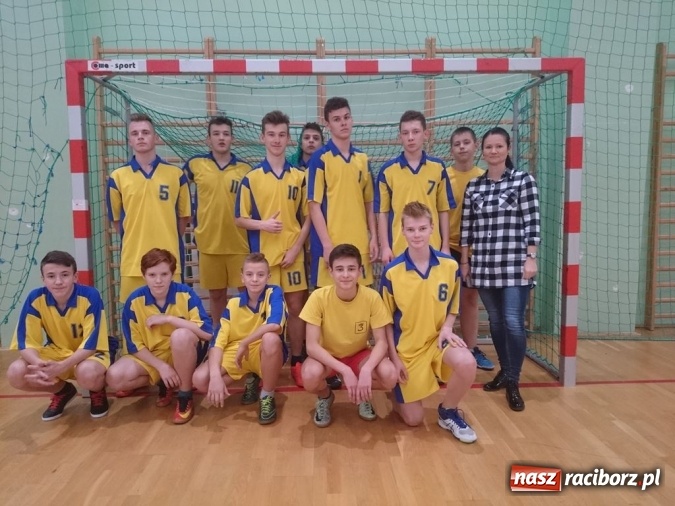 Zdjęcie w galerii na portalu naszraciborz.pl: Halowy Turniej Piłki Nożnej Szkół Gimnazjalnych  wiadomości z regionu