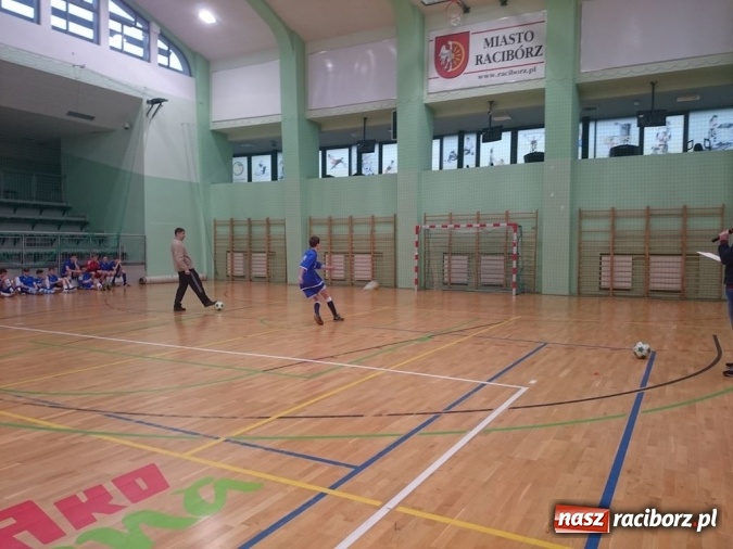 Zdjęcie w galerii na portalu naszraciborz.pl: Halowy Turniej Piłki Nożnej Szkół Gimnazjalnych  wiadomości z regionu