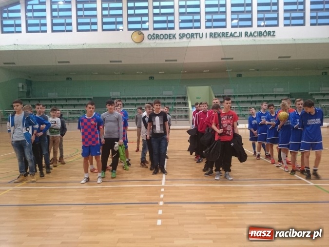 Zdjęcie w galerii na portalu naszraciborz.pl: Halowy Turniej Piłki Nożnej Szkół Gimnazjalnych  wiadomości z regionu