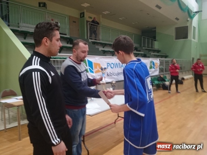 Zdjęcie w galerii na portalu naszraciborz.pl: Halowy Turniej Piłki Nożnej Szkół Gimnazjalnych  wiadomości z regionu