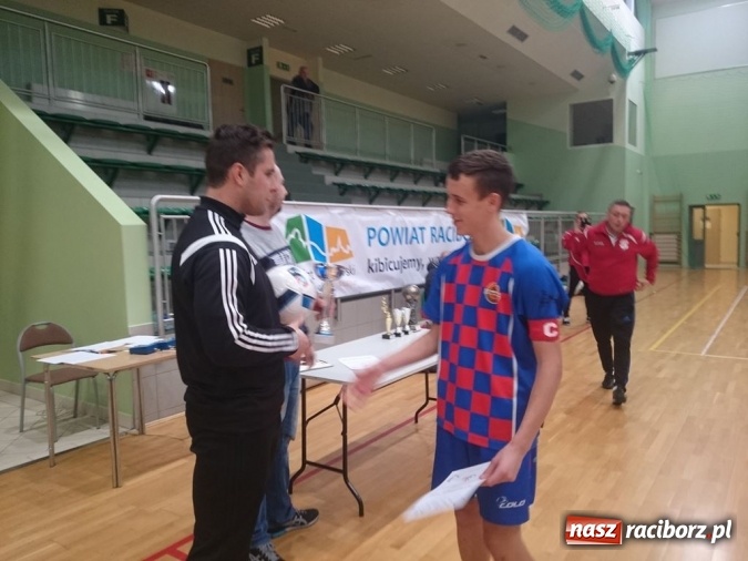 Zdjęcie w galerii na portalu naszraciborz.pl: Halowy Turniej Piłki Nożnej Szkół Gimnazjalnych  wiadomości z regionu