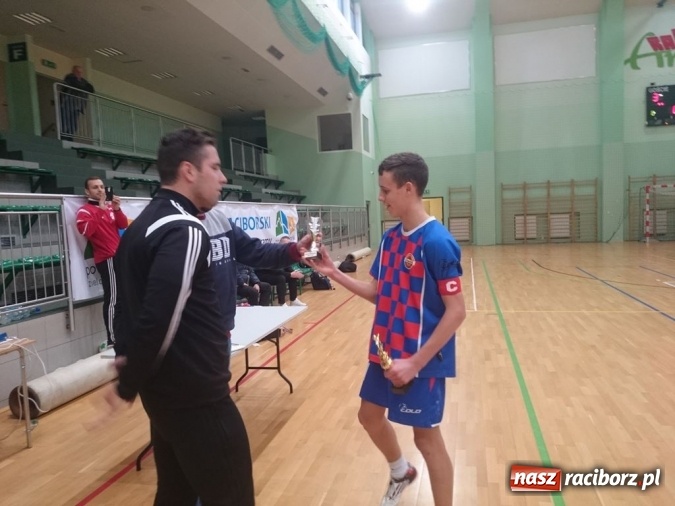 Zdjęcie w galerii na portalu naszraciborz.pl: Halowy Turniej Piłki Nożnej Szkół Gimnazjalnych  wiadomości z regionu