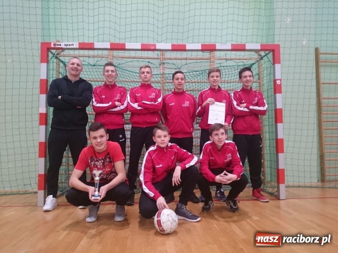 Zdjęcie w galerii na portalu naszraciborz.pl: Halowy Turniej Piłki Nożnej Szkół Gimnazjalnych  wiadomości z regionu