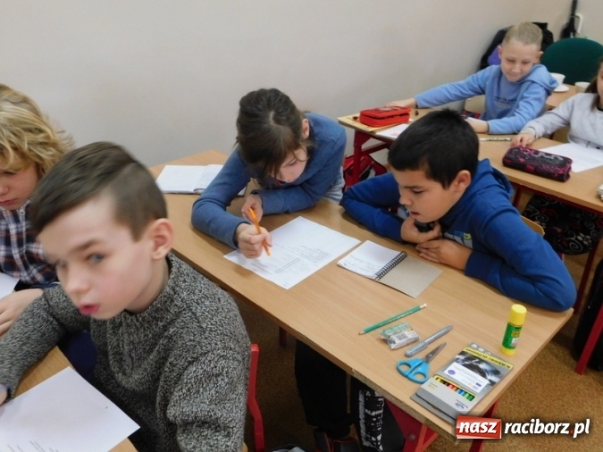 Zdjęcie w galerii na portalu naszraciborz.pl: Świąteczne warsztaty w Szkole Podstawowej nr 4  wiadomości z regionu