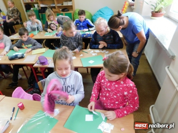 Zdjęcie w galerii na portalu naszraciborz.pl: Świąteczne warsztaty w Szkole Podstawowej nr 4  wiadomości z regionu