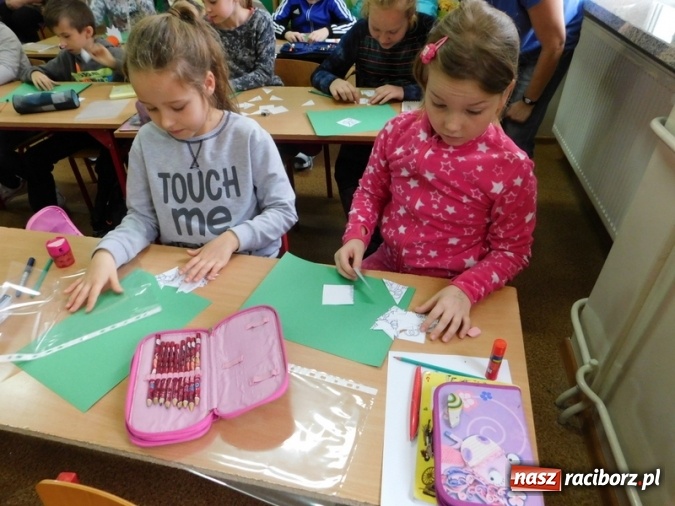 Zdjęcie w galerii na portalu naszraciborz.pl: Świąteczne warsztaty w Szkole Podstawowej nr 4  wiadomości z regionu