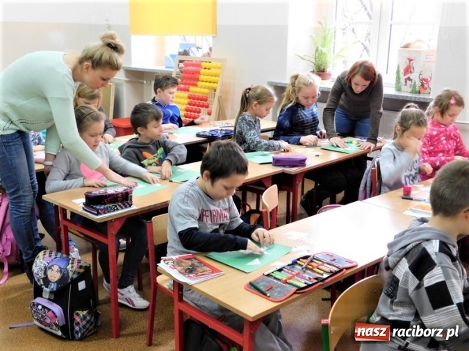 Zdjęcie w galerii na portalu naszraciborz.pl: Świąteczne warsztaty w Szkole Podstawowej nr 4  wiadomości z regionu