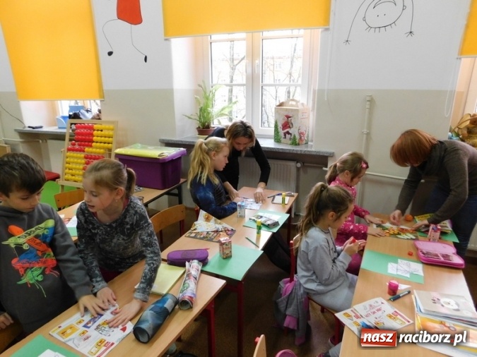 Zdjęcie w galerii na portalu naszraciborz.pl: Świąteczne warsztaty w Szkole Podstawowej nr 4  wiadomości z regionu