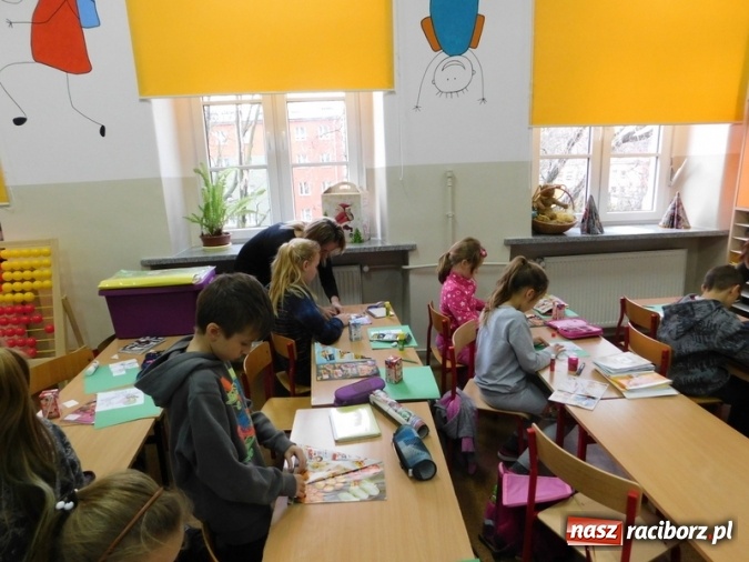 Zdjęcie w galerii na portalu naszraciborz.pl: Świąteczne warsztaty w Szkole Podstawowej nr 4  wiadomości z regionu