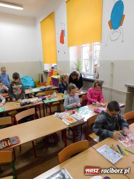 Zdjęcie w galerii na portalu naszraciborz.pl: Świąteczne warsztaty w Szkole Podstawowej nr 4  wiadomości z regionu