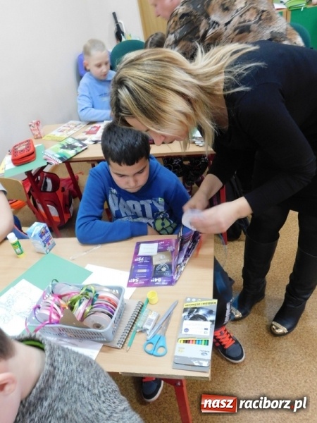 Zdjęcie w galerii na portalu naszraciborz.pl: Świąteczne warsztaty w Szkole Podstawowej nr 4  wiadomości z regionu
