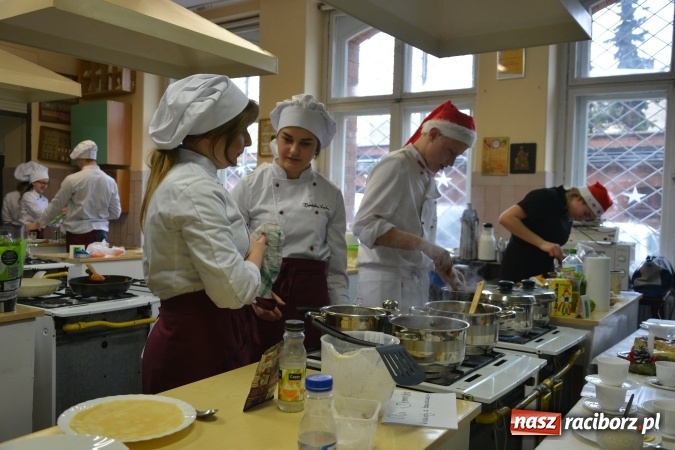 Zdjęcie w galerii na portalu naszraciborz.pl: Konkurs kulinarny Potrawy Wigilijne i Bożonarodzeniowe w CKZiU nr 1 wiadomości z regionu
