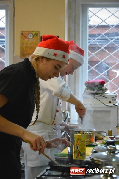 Zdjęcie w galerii na portalu naszraciborz.pl: Konkurs kulinarny Potrawy Wigilijne i Bożonarodzeniowe w CKZiU nr 1 wiadomości z regionu