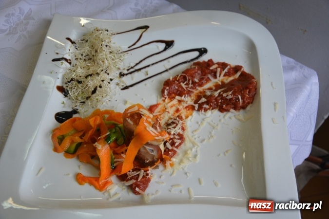 Zdjęcie w galerii na portalu naszraciborz.pl: Konkurs kulinarny Potrawy Wigilijne i Bożonarodzeniowe w CKZiU nr 1 wiadomości z regionu