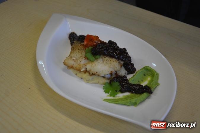 Zdjęcie w galerii na portalu naszraciborz.pl: Konkurs kulinarny Potrawy Wigilijne i Bożonarodzeniowe w CKZiU nr 1 wiadomości z regionu