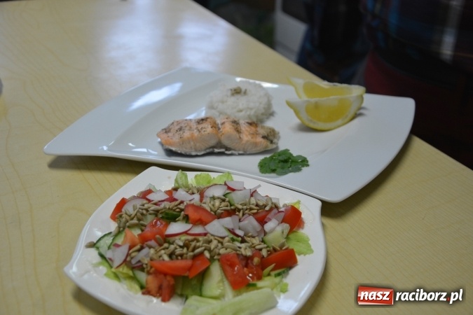 Zdjęcie w galerii na portalu naszraciborz.pl: Konkurs kulinarny Potrawy Wigilijne i Bożonarodzeniowe w CKZiU nr 1 wiadomości z regionu