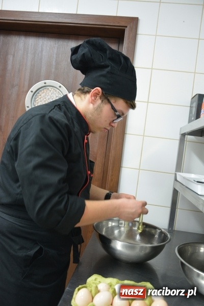 Zdjęcie w galerii na portalu naszraciborz.pl: Konkurs kulinarny Potrawy Wigilijne i Bożonarodzeniowe w CKZiU nr 1 wiadomości z regionu