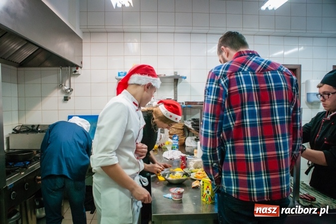 Zdjęcie w galerii na portalu naszraciborz.pl: Konkurs kulinarny Potrawy Wigilijne i Bożonarodzeniowe w CKZiU nr 1 wiadomości z regionu