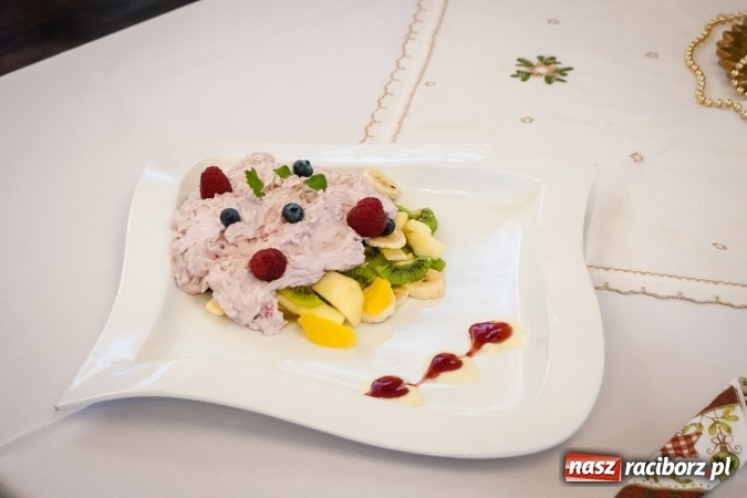 Zdjęcie w galerii na portalu naszraciborz.pl: Konkurs kulinarny Potrawy Wigilijne i Bożonarodzeniowe w CKZiU nr 1 wiadomości z regionu