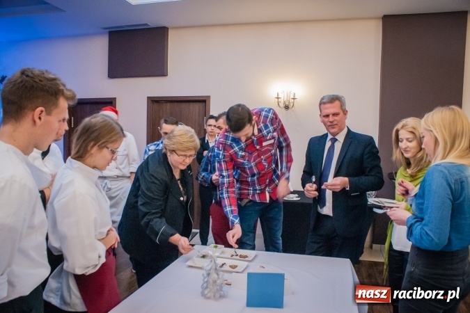 Zdjęcie w galerii na portalu naszraciborz.pl: Konkurs kulinarny Potrawy Wigilijne i Bożonarodzeniowe w CKZiU nr 1 wiadomości z regionu